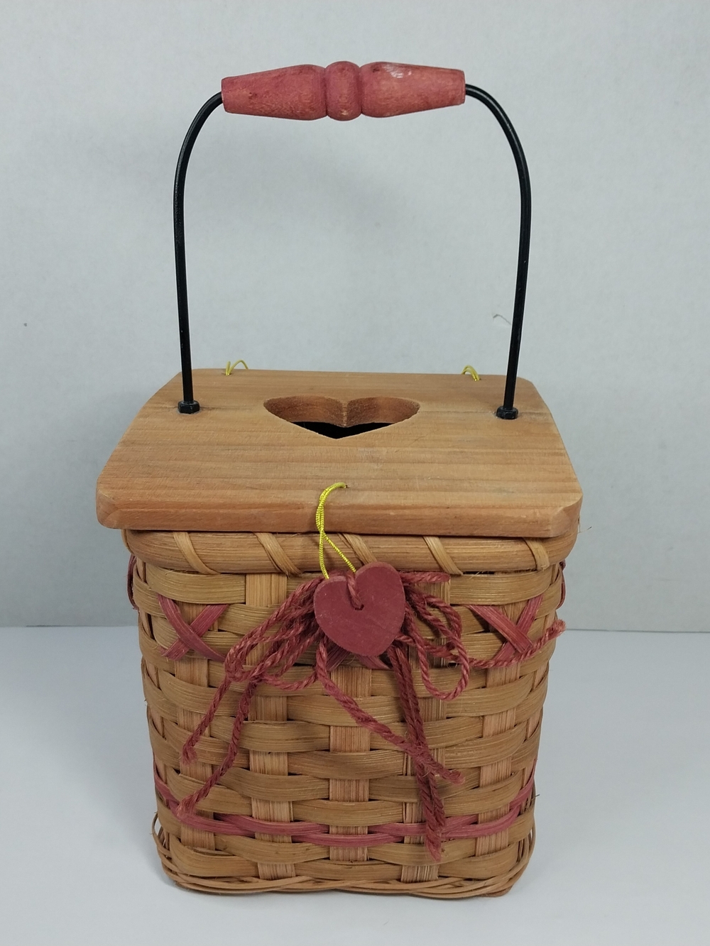 Vintage Cottagecore Lidded Woven Basket Cutout Heart On Lid Cabin Farmhouse